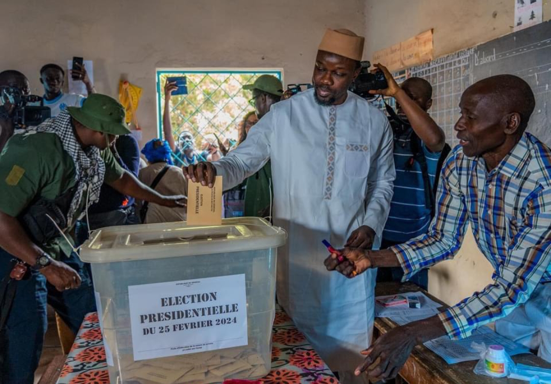 La réaction de Ousmane Sonko après son vote vidéo Xibaaru