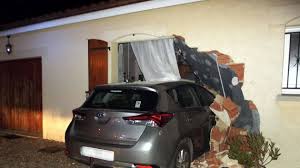 vehicule dans un mur accident